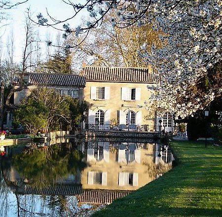 Отель Domaine Du Moulin Сен-Лоран-дез-Арбр Экстерьер фото