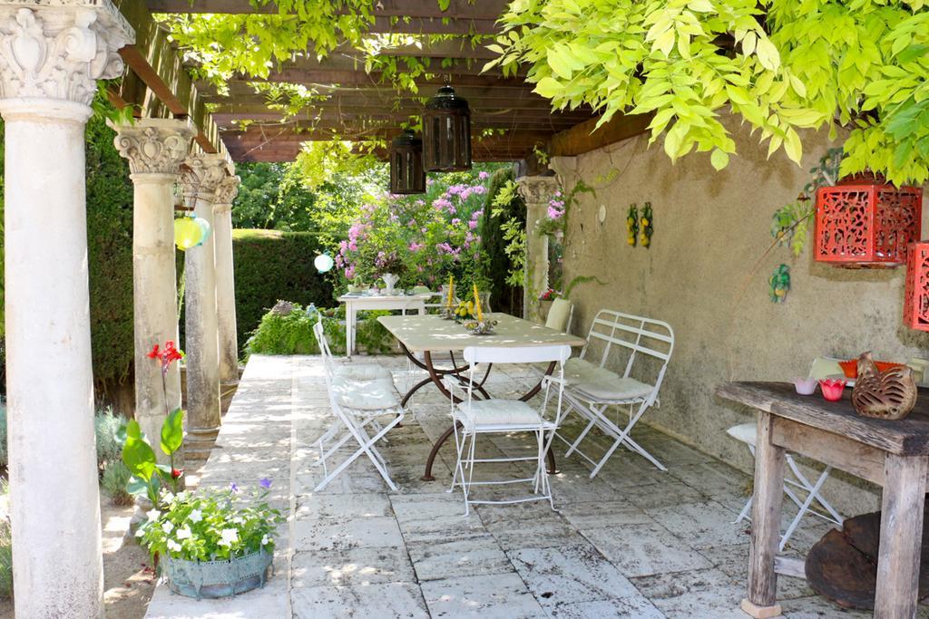 Отель Domaine Du Moulin Сен-Лоран-дез-Арбр Экстерьер фото