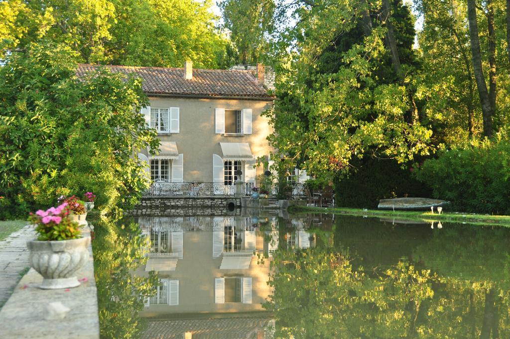 Отель Domaine Du Moulin Сен-Лоран-дез-Арбр Экстерьер фото